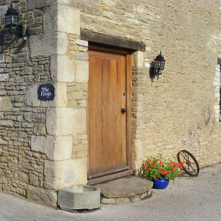 The Forge Villa Corsham Exterior photo